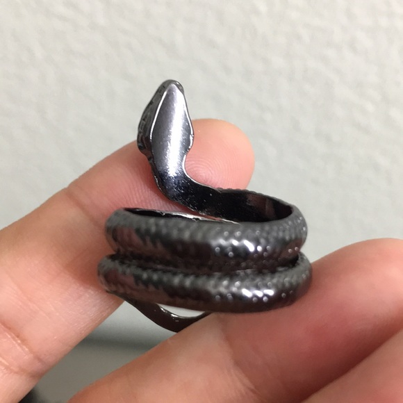 🖤New Snake ring - Picture 7 of 13